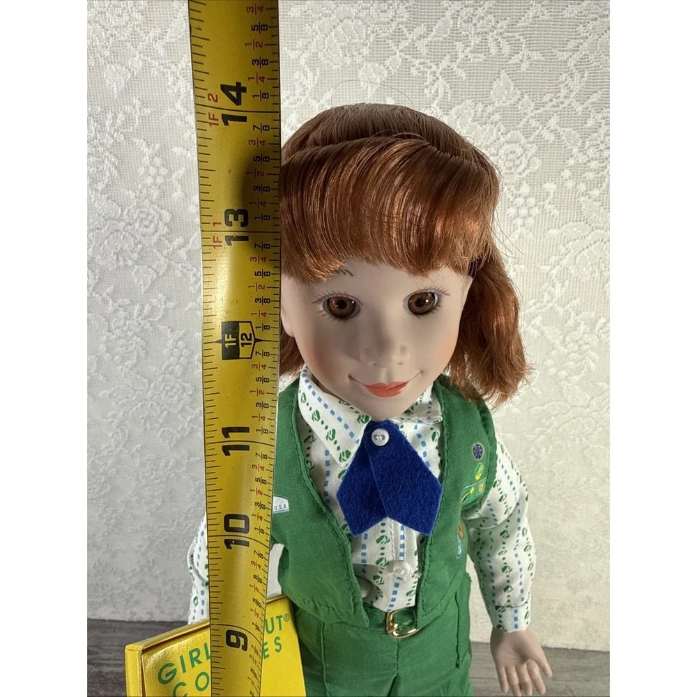 Avon‎ Girl Scout 1995 porcelain Doll 14